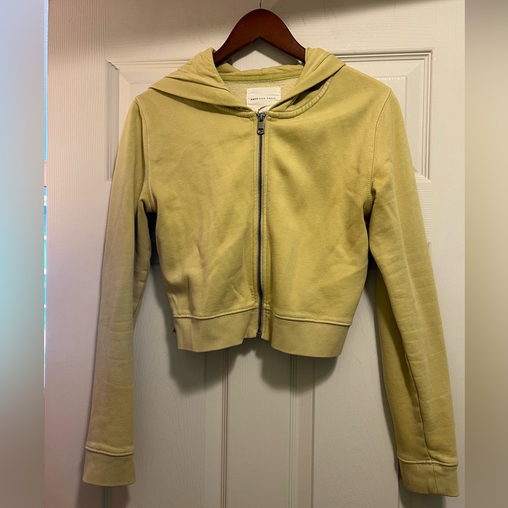 American Eagle Cropped fitted hoodie, size M